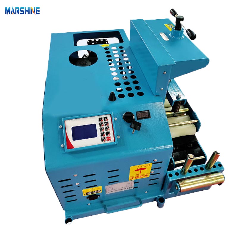 Puxar o alimentador do cabo de alimentação é tão fácil quanto amarrar os sapatos?