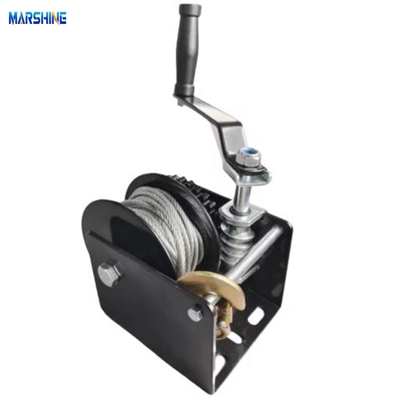 Como os guinchos de engrenagem helicoidal melhoram a segurança em ambientes industriais