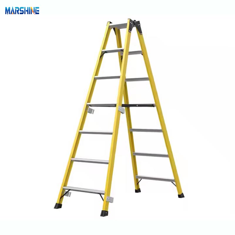 Uma escada isolada de fibra de vidro